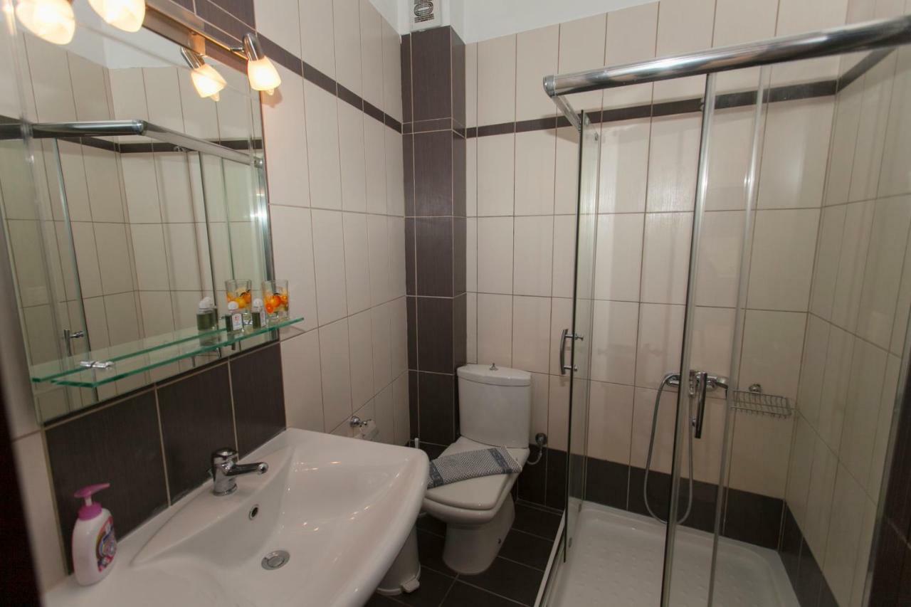 Siarbas Hotel Vráhu-part Kültér fotó