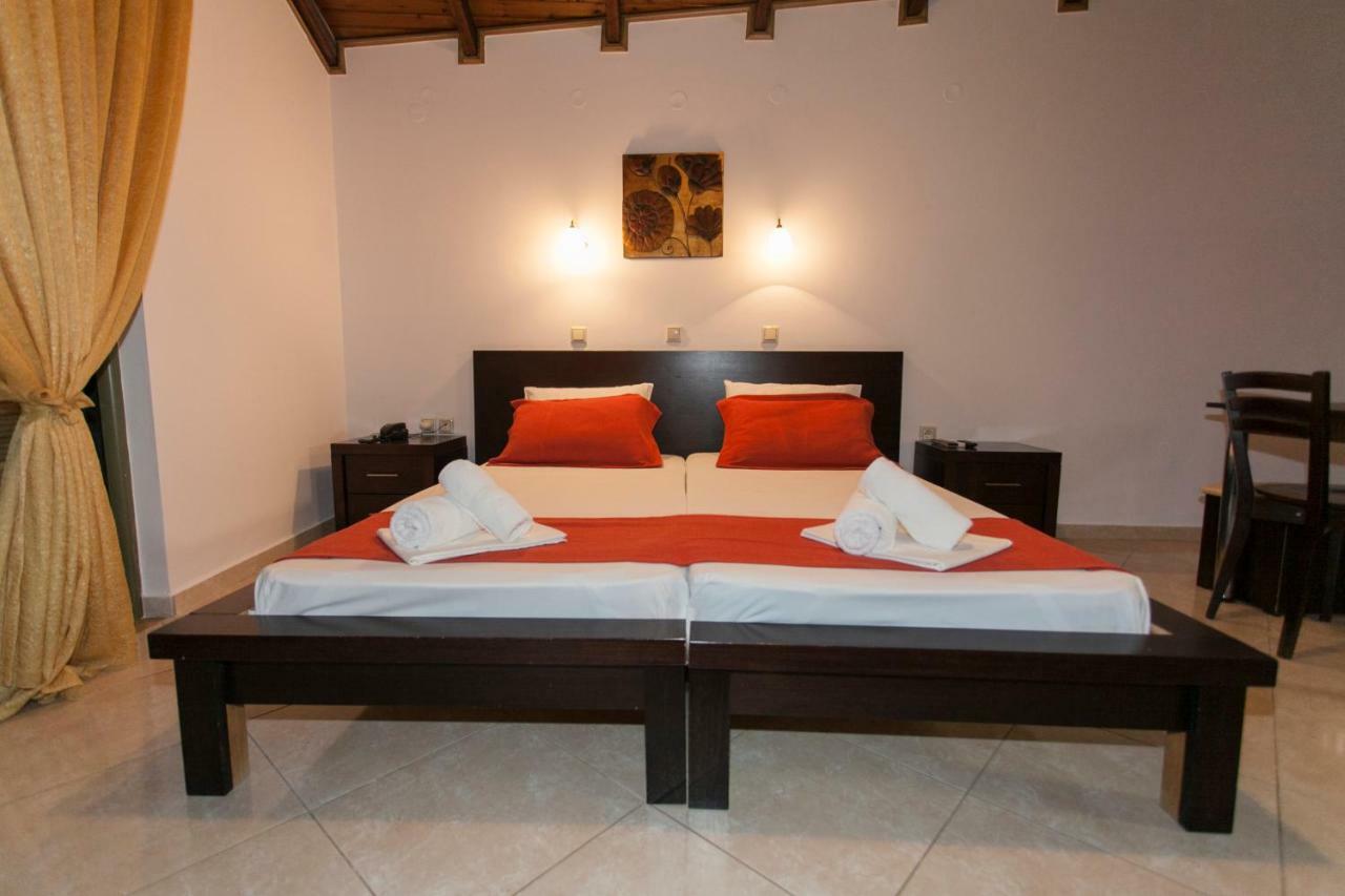 Siarbas Hotel Vráhu-part Kültér fotó