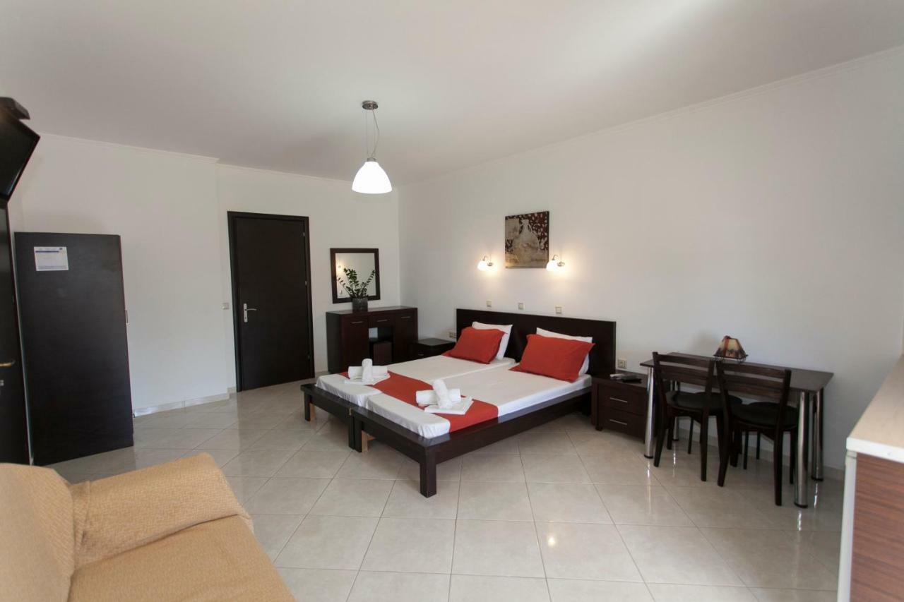 Siarbas Hotel Vráhu-part Kültér fotó