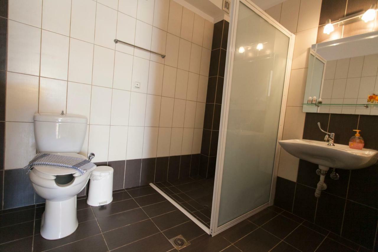 Siarbas Hotel Vráhu-part Kültér fotó